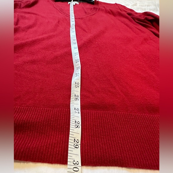 Gorgeous red v-neck sweater - Picture 4 of 4